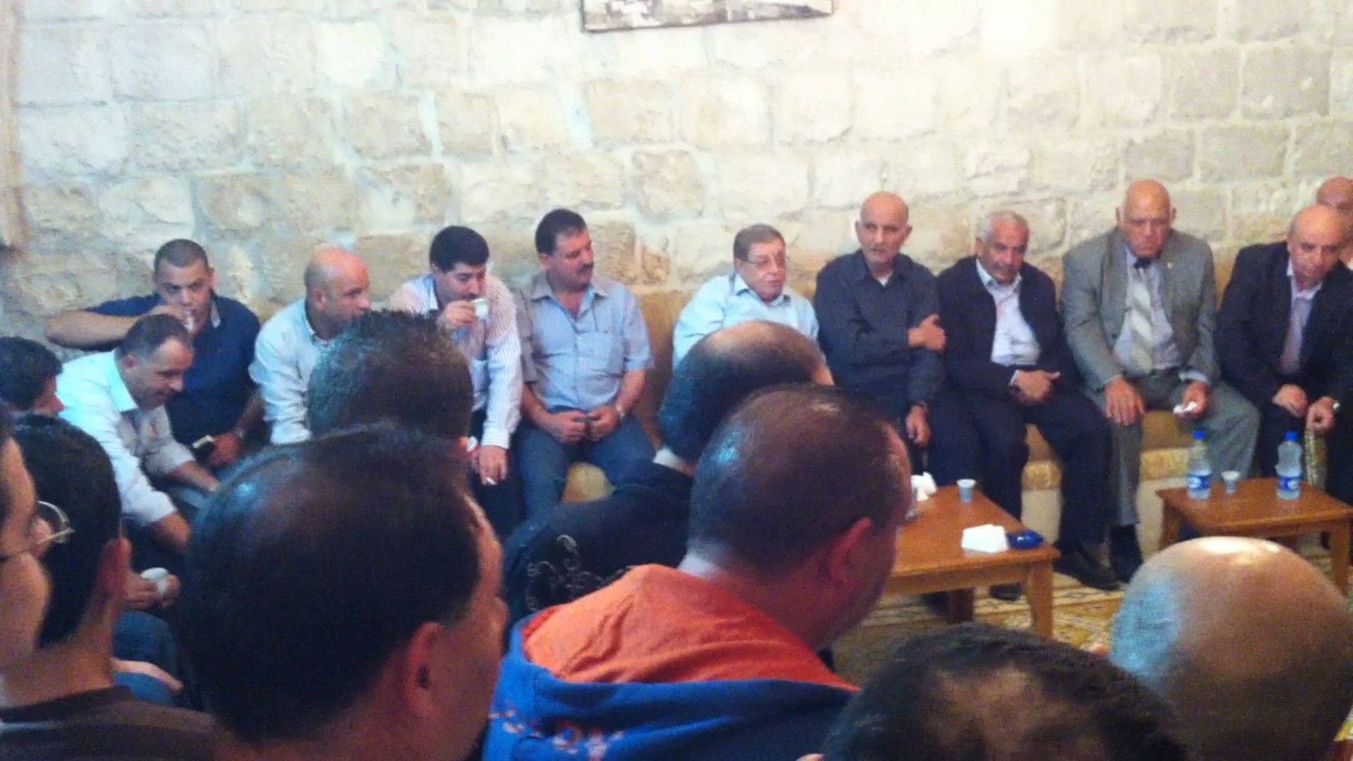 صورة اجتماع عام لأهالي المدينة مع رئيس البلدية المرحوم غسان الشكعة في الديوان : 21/10/2012